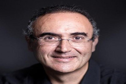Sunay Akın tek kişilik "Görçek" adlı gösterisini Gaziantep&#039;te sahneleyecek.