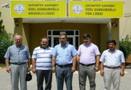 Sunguroğlu Koleji’ni ziyaret etti