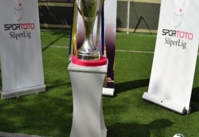 Süper lig kupası sergileniyor