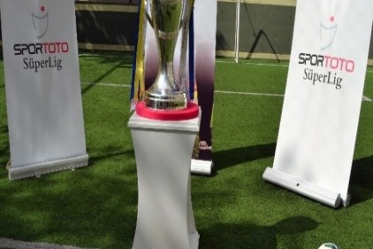 Süper lig kupası sergileniyor