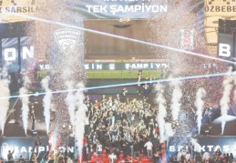 Süper Lig şampiyonu Beşiktaş kupasını aldı