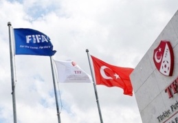 Süper Lig yayın ihalesinde imza hakkı Saran ile TRT'ye geçti