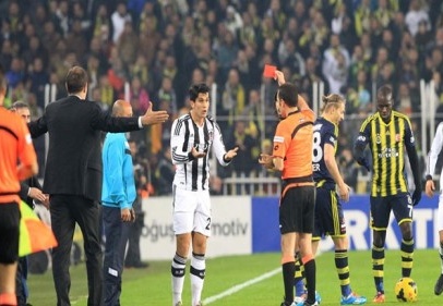 Süper lig’de bu yil kartlar havada uçuştu