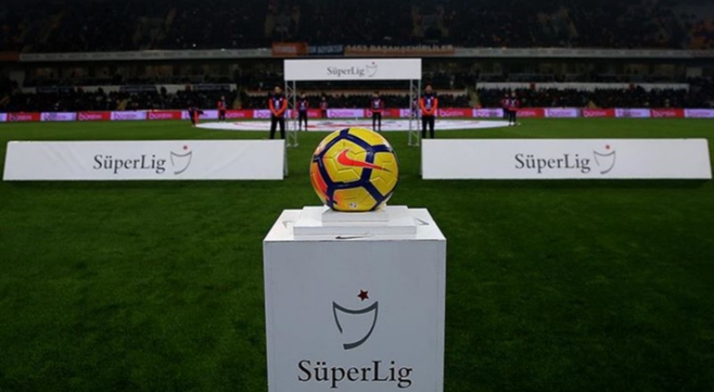 Süper Lig'deki yeni "yabancı oyuncu kuralı" tartışılıyor