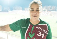 Süper Lig'in tek kadın amigosu yeniden tribünlere kavuşmak istiyor