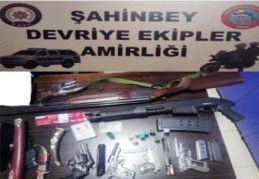 Şüphe üzerine durdurulan araçtan cephanelik çıktı 
