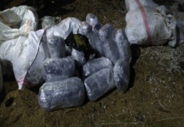 Şüphe üzerine durdurulan kamyondan 140 kilo esrar çıktı 