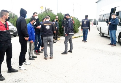 Şüpheli araçtan 10 mülteci çıktı