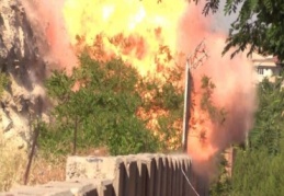 Şüpheli çanta fünyeyle patlatıldı, yangın çıktı 