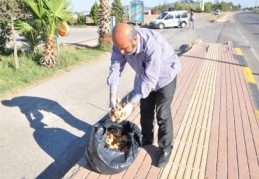Şüpheli poşetten bayat ekmek çıktı