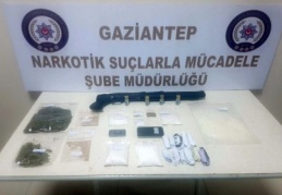 Şüpheli şahısların üzerinden uyuşturucu çıktı 