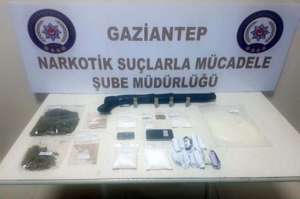 Şüpheli şahısların üzerinden uyuşturucu çıktı 