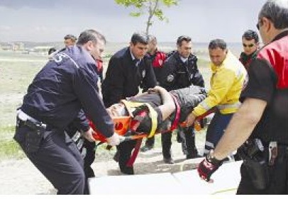 Şüpheliyi kovalarken kaza yaptılar