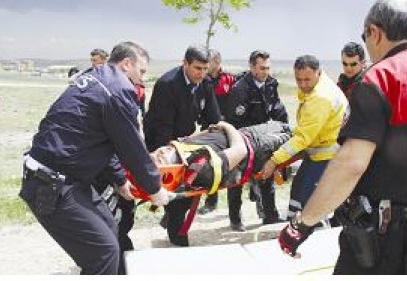 Şüpheliyi kovalarken kaza yaptılar