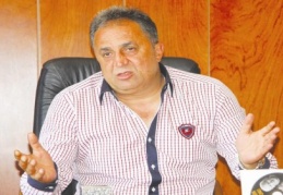 Süral gitti, Şahan geldi 