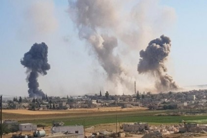 Suriye savaş uçakları İdlib&#039;i bombaladı: 11 ölü