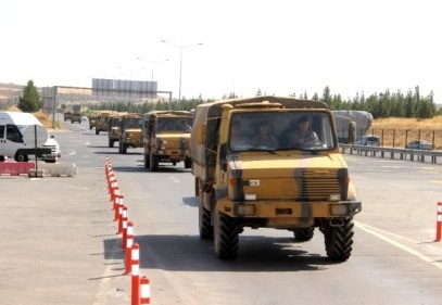 Suriye sınırına fırtına otobüs, topçu bataryası sevkiyatı yapıldı