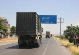 Suriye sınırına topçu bataryası ile mühimmat sevkiyatı yapıldı 