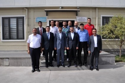 Suriye sınırında görevli memurlara moral ziyareti 