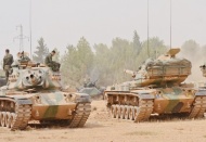 Suriye sınırında tanklarla güvenlik kontrolü sağlanıyor