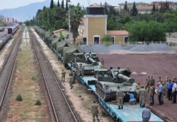 Suriye sınırındaki İslahiye'ye obüs sevkiyatı
