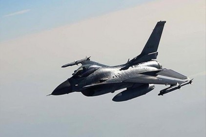 &#8220;Suriye ve Rus uçakları Deyr Ez-zur&#8217;daki Daeş mevzillerini bombaladı&#8221;