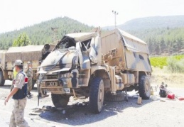 Suriye'den dönen askeri araç kaza yaptı: 2 asker yaralı 