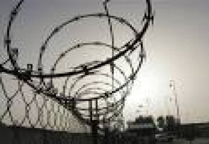 Suriye’den kaçak girmek isteyen kişilerin üzerinde suikast silahı vardı