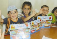 Suriyeli çocukların oyuncak sevinci 