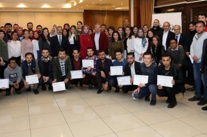 Suriyeli gençleri yetiştirmek için büyük bir çaba sarf ediyoruz