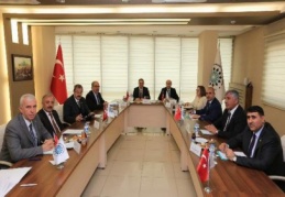 Suriyeli işadamlarını, yatırım ve teşvik konularında bilgilendirdi