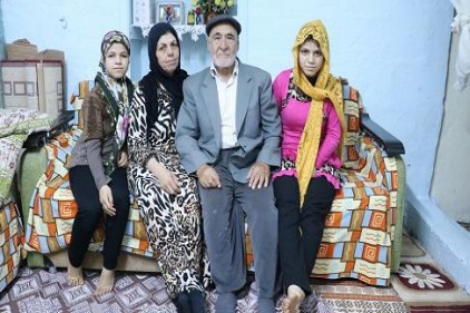 Suriyeli kadın üç çocuğu ile sığındığı evin sahibi ile evlendi