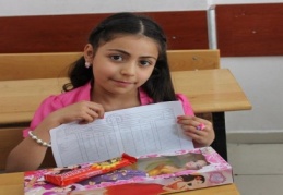 Suriyeli öğrencilere karneleri dağıtıldı