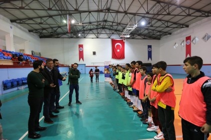 Suriyeli öğrencilerle &#8220;Kardeşlik Futbol Turnuvası&#8221; düzenledi