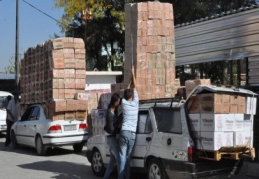 Suriyeliler bazı malzemelerini Türkiye'den karşılıyor