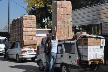 Suriyeliler bazı malzemelerini Türkiye&#039;den karşılıyor