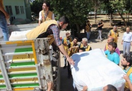 Suriyeliler için bir TIR dolusu yardım malzemesi gönderildi