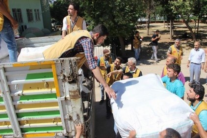 Suriyeliler için bir TIR dolusu yardım malzemesi gönderildi