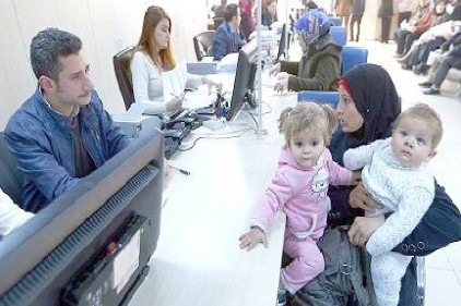 Suriyeliler için &#039;Kızılay Kart&#039; başvuruları başladı 