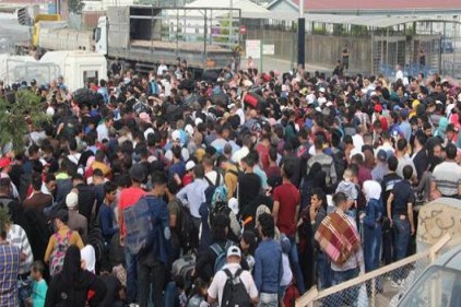 Suriyeliler sınır kapısında izdiham oluşturdu