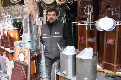 Suriyeliler, soba satışlarını arttırdı
