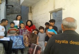 Suriyeliler’e kışlık yardımı yapıldı