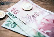 Suriyelilere, yandaşlara, arabalara, uçaklara para var; emekliye gelince para yok!