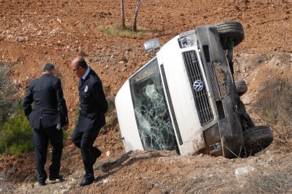 Suriyeliler&#8217;i taşıyan minibüs kaza yaptı