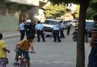 Suriyeliler’in bulunduğu dükkana saldırdılar
