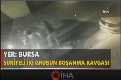 Suriyelilerin &#8216;kemerden kılıçla&#039; kavgası güvenlik kamerasında