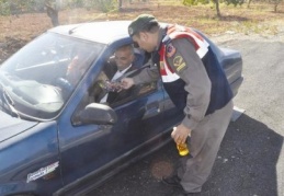 Sürücülere şeker ikram edildi