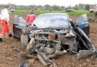 Sürücüsüz giden Tesla ağaca çarptı: İki kişi hayatını kaybetti