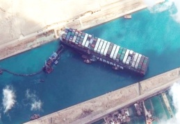 Süveyş Kanalı'ndaki gemi kurtarıldı!