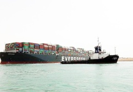 Süveyş Kanalı'nı kapatan geminin kurtarılması haftalarca sürebilir